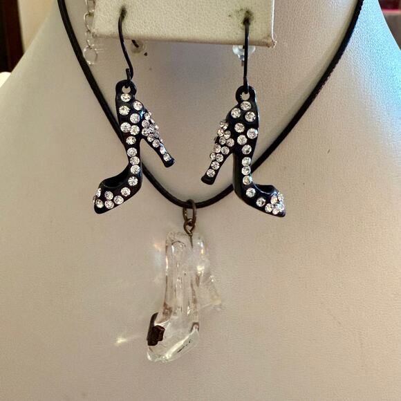 None and/or Unknown Jewelry - High Heels Glass Rhinestone Earrings & Pendant Set